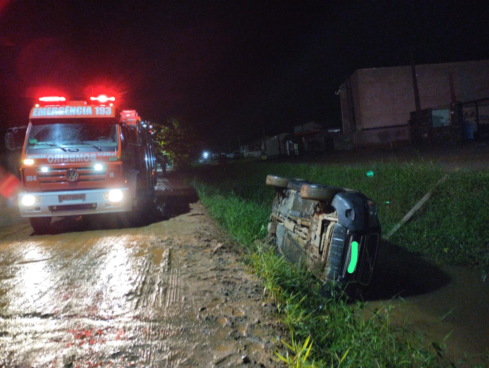 Ve Culo Vira Em Vala Da Quinta Dos A Orianos E Mulher De Anos