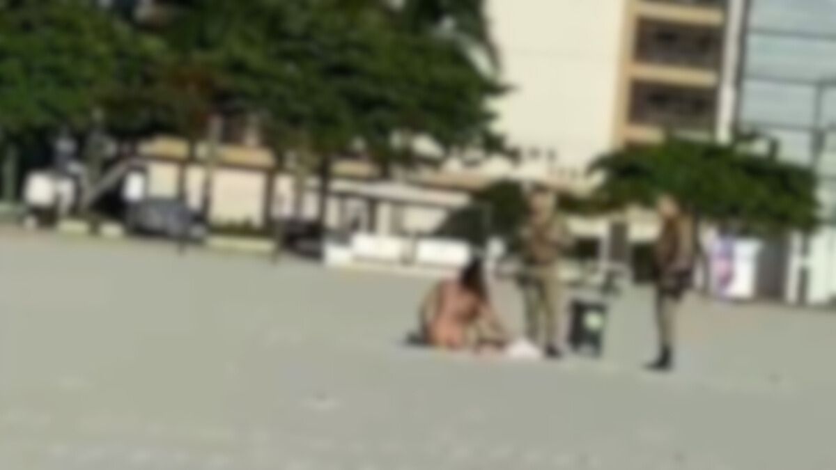 Mulher completamente nua toma sol na praia em Balneário Camboriú e mobiliza  polícia - MZL10