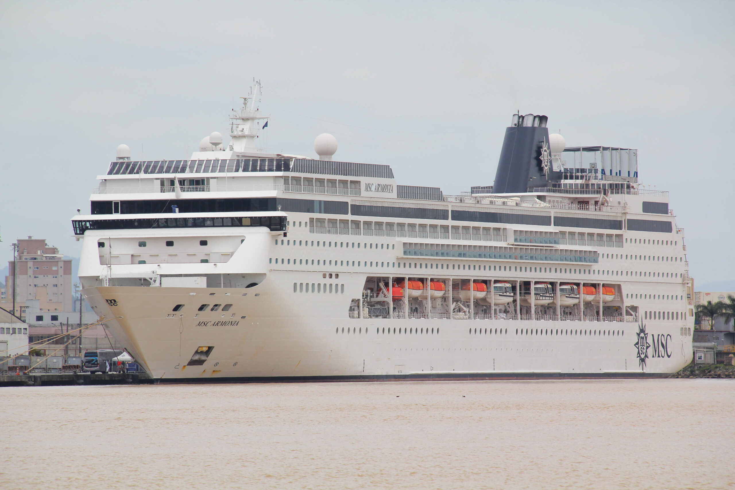 Itajaí recebe 2,5 mil turistas com cruzeiro MSC Orchestra