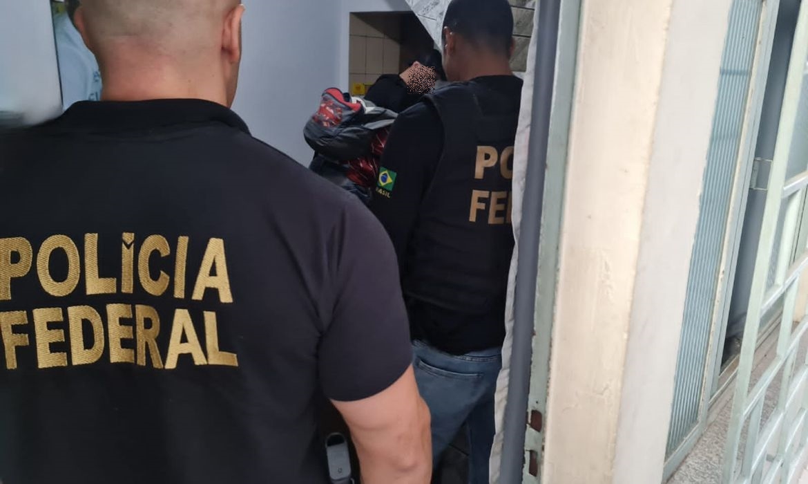 Acusado de armazenar pornografia com abuso sexual infantil é preso em  Joinville - MZL10